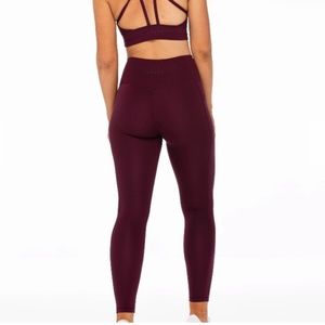 Ethos plum short pocket leggings